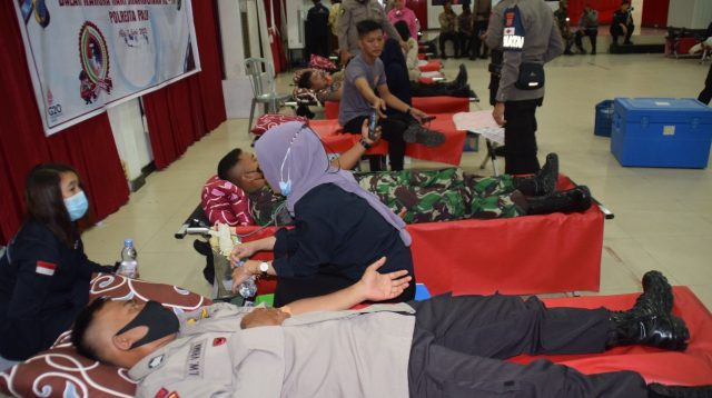 Personel Polresta Palu Ikut Donor Darah Harian Mercusuar