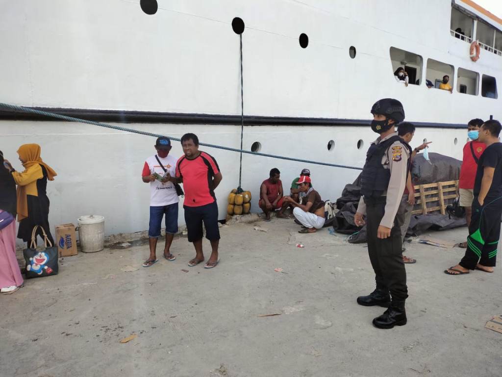 FOTO POLRES BANGKJEP PATROLI DI PELABUHAN