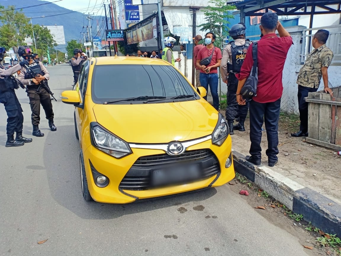 Pecah kaca mobil