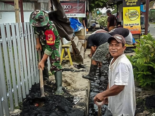 BABINSA BERSIHKAN DRAINASE-69c9958e