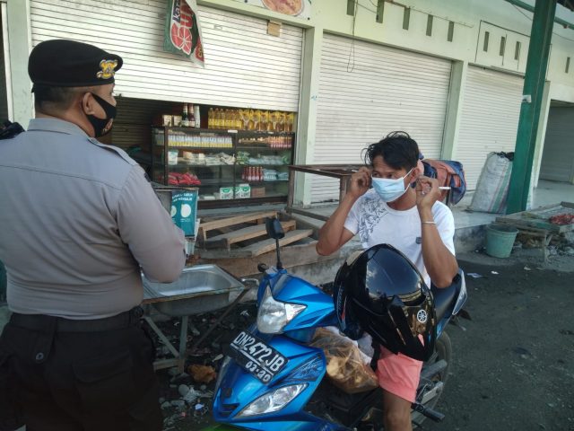 Polsek Palu Utara Bagi-bagi Masker-75ae1093