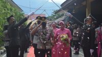 Tradisi Pedang Pora Sambut Kapolres Palu-c42658eb