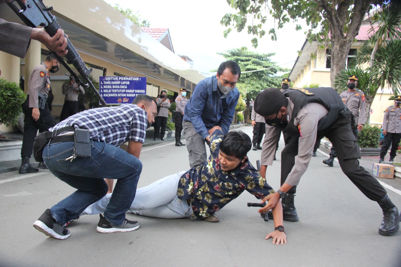 Polres Palu  Simulasi Pengamanan Mako-cff2167c