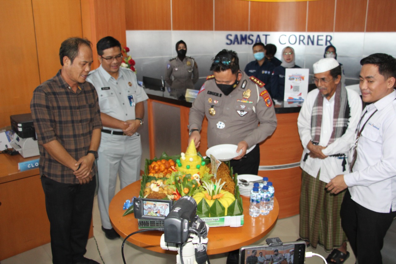 Hadiri Peresmian Samsat Corner Songggolangi-4234d860