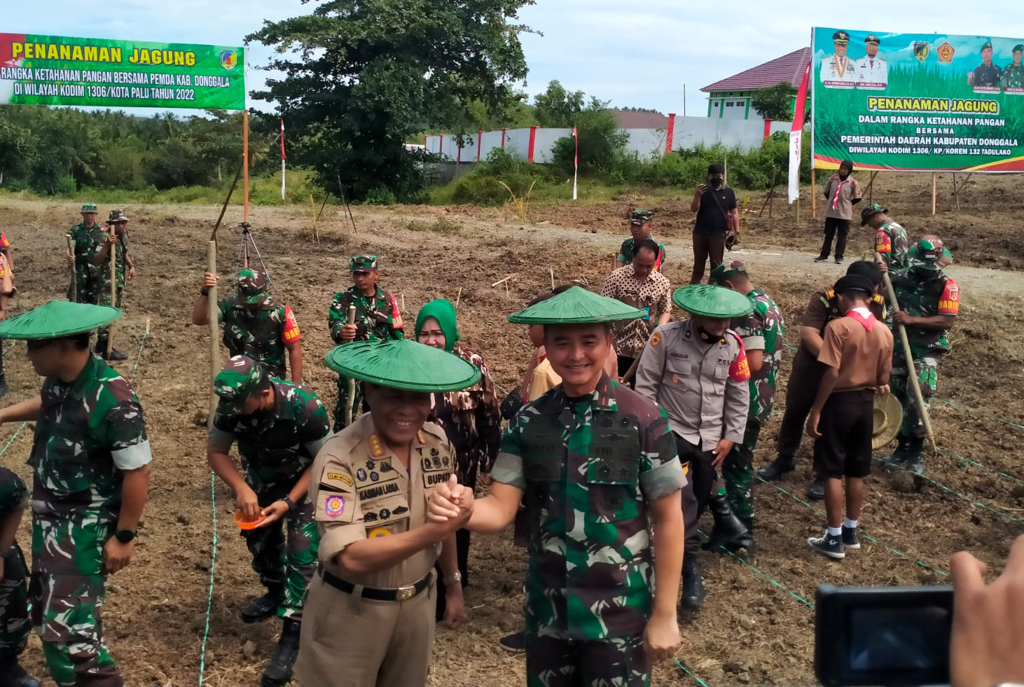 Danrem 132Tdl Tanam Jagung di Donggala-80a2a708