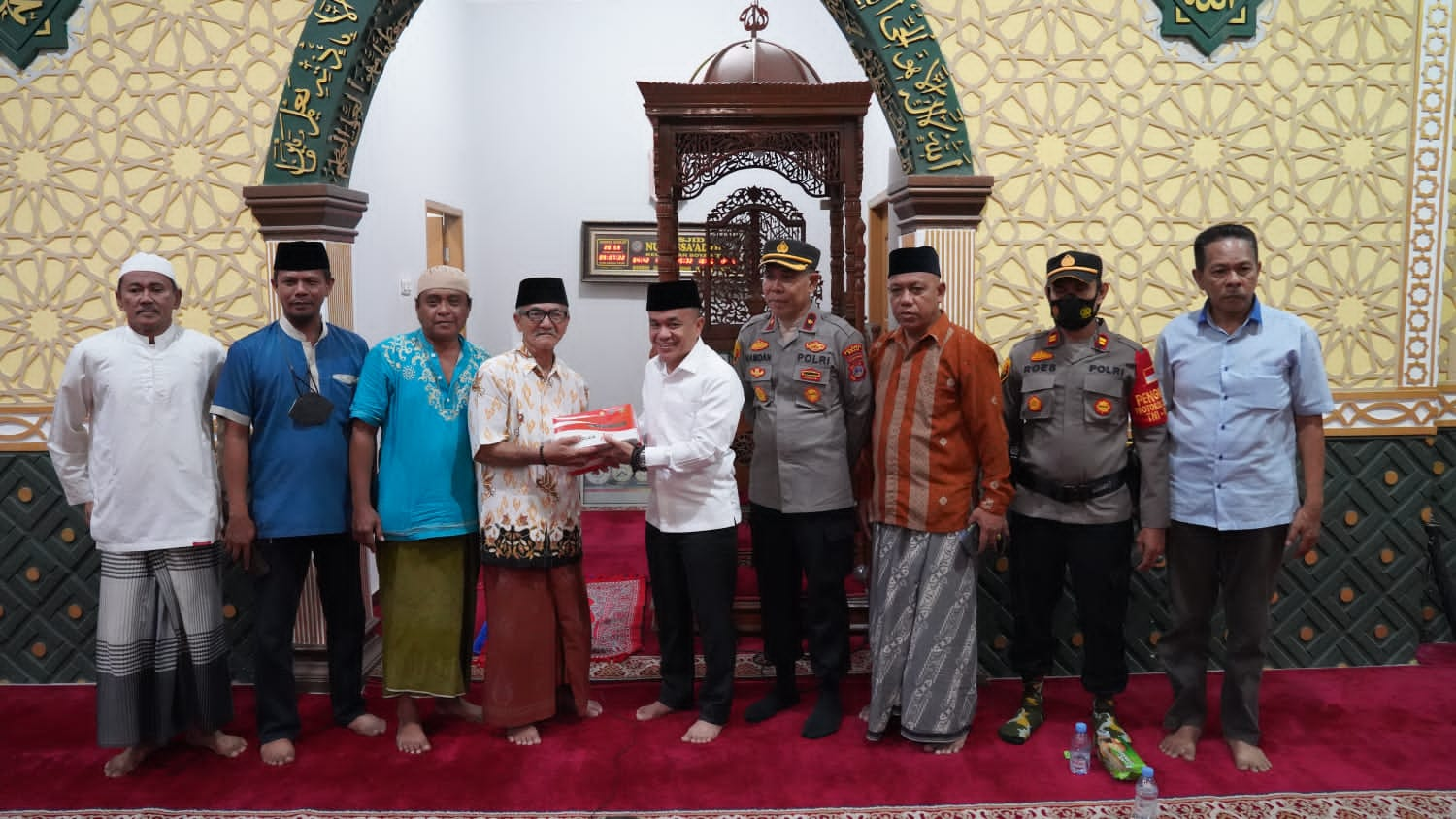 Tinjau Masjid-5282e4d2