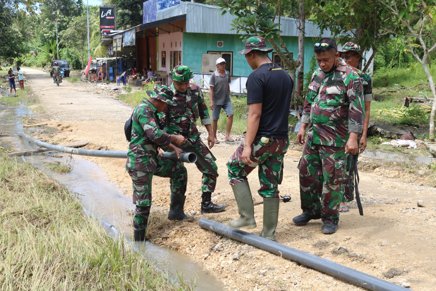 Bantu Masyarakat Terdampak Banjir-6d3c95d5