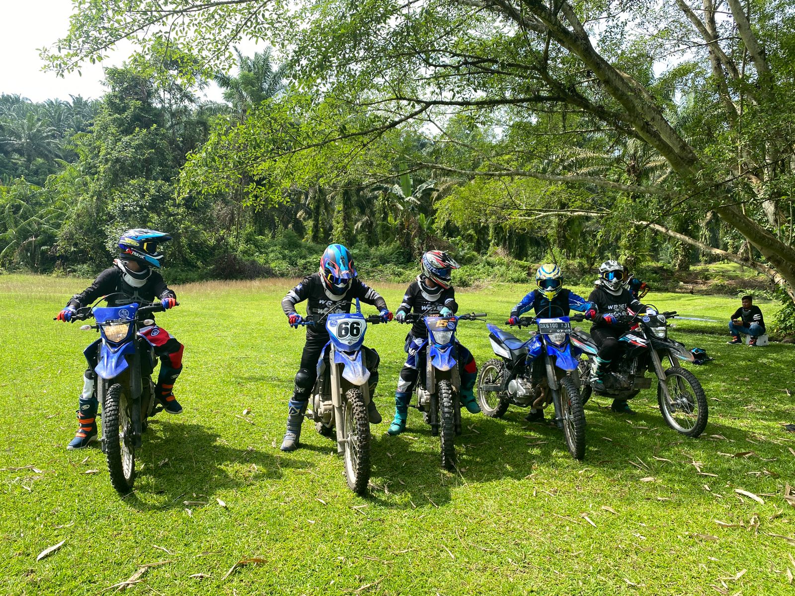 Instruktur Yamaha Riding Academy Konsisten Tingkatkan Skill, Bekal Memandu Konsumen Nikmati Berkendara Offroad (4)-223aa955